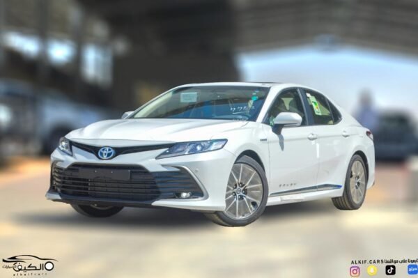Toyota Camry 2023 كامري هايبرد 2023 لون ابيض لؤلؤيGLE